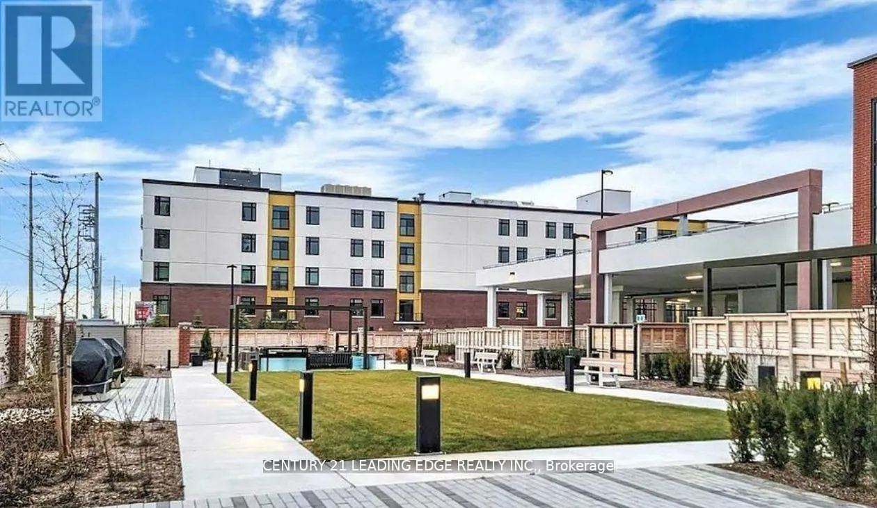 320 - 2550 SIMCOE STREET N