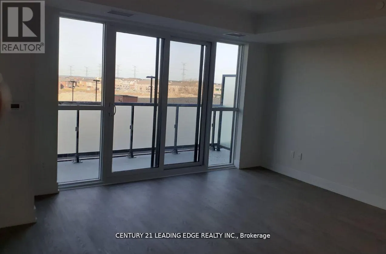 320 - 2550 SIMCOE STREET N