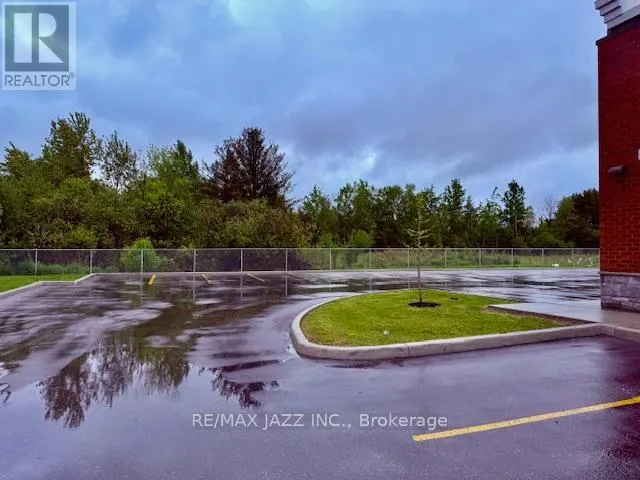 11 - 472 TAUNTON ROAD W, #11