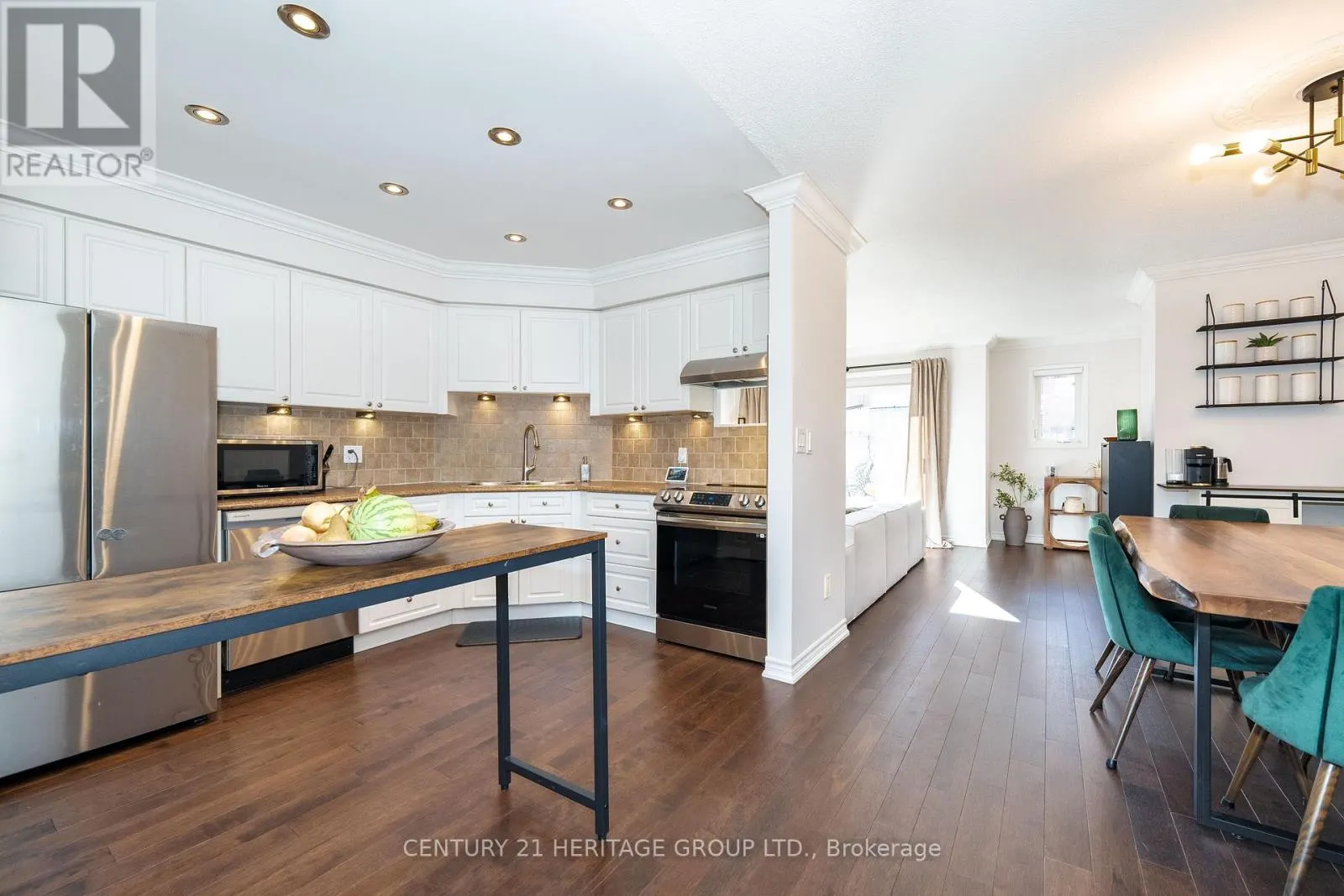 500 - 1400 THE ESPLANADE ROAD N