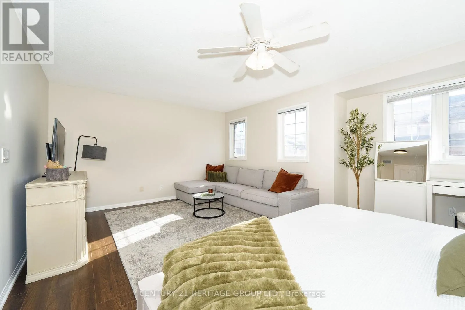 500 - 1400 THE ESPLANADE ROAD N