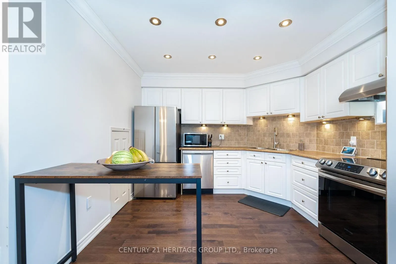 500 - 1400 THE ESPLANADE ROAD N