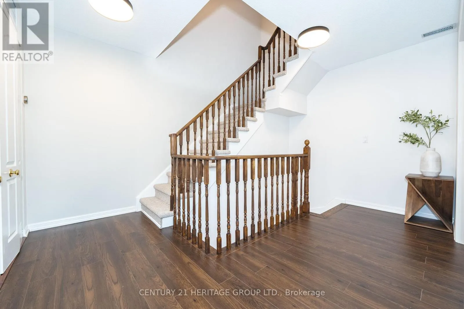 500 - 1400 THE ESPLANADE ROAD N