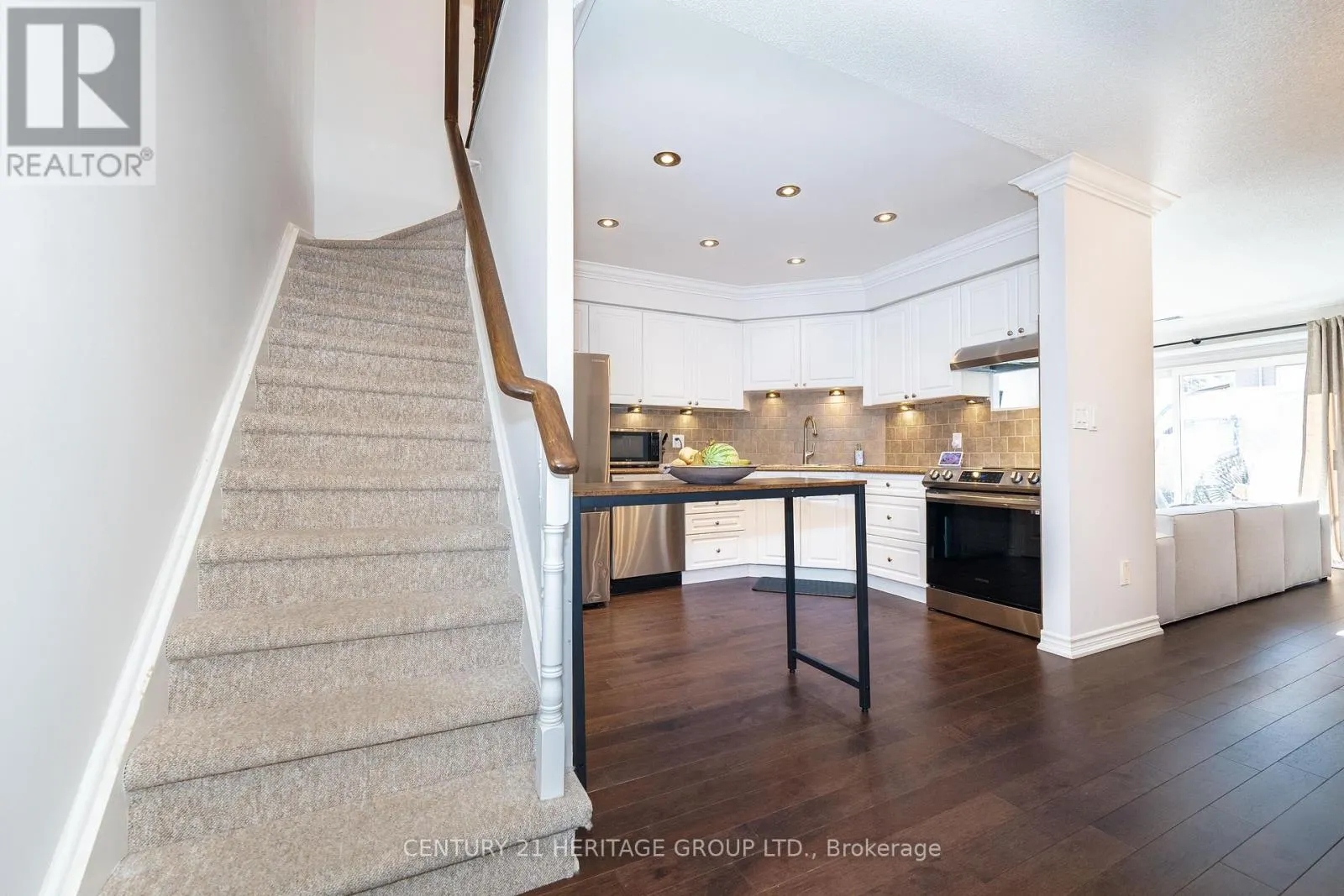 500 - 1400 THE ESPLANADE ROAD N