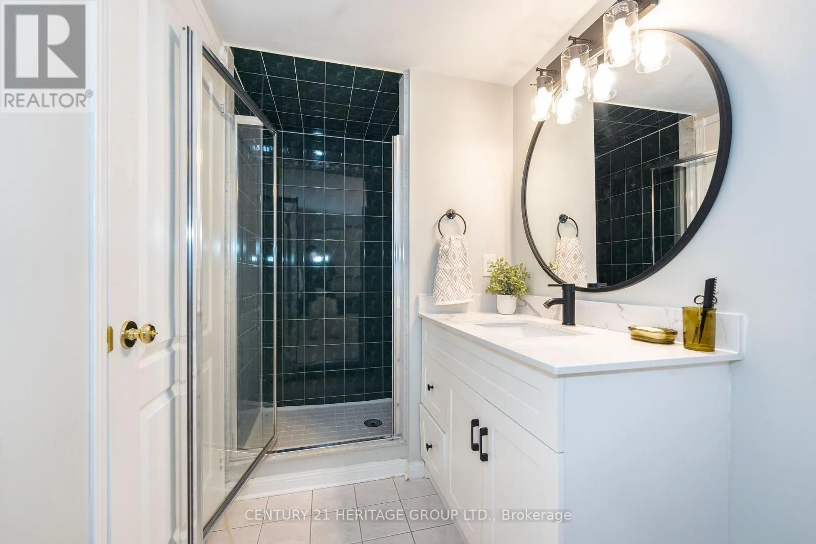 500 - 1400 THE ESPLANADE ROAD N