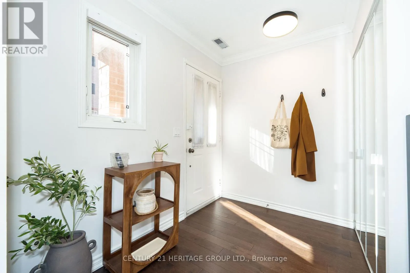 500 - 1400 THE ESPLANADE ROAD N