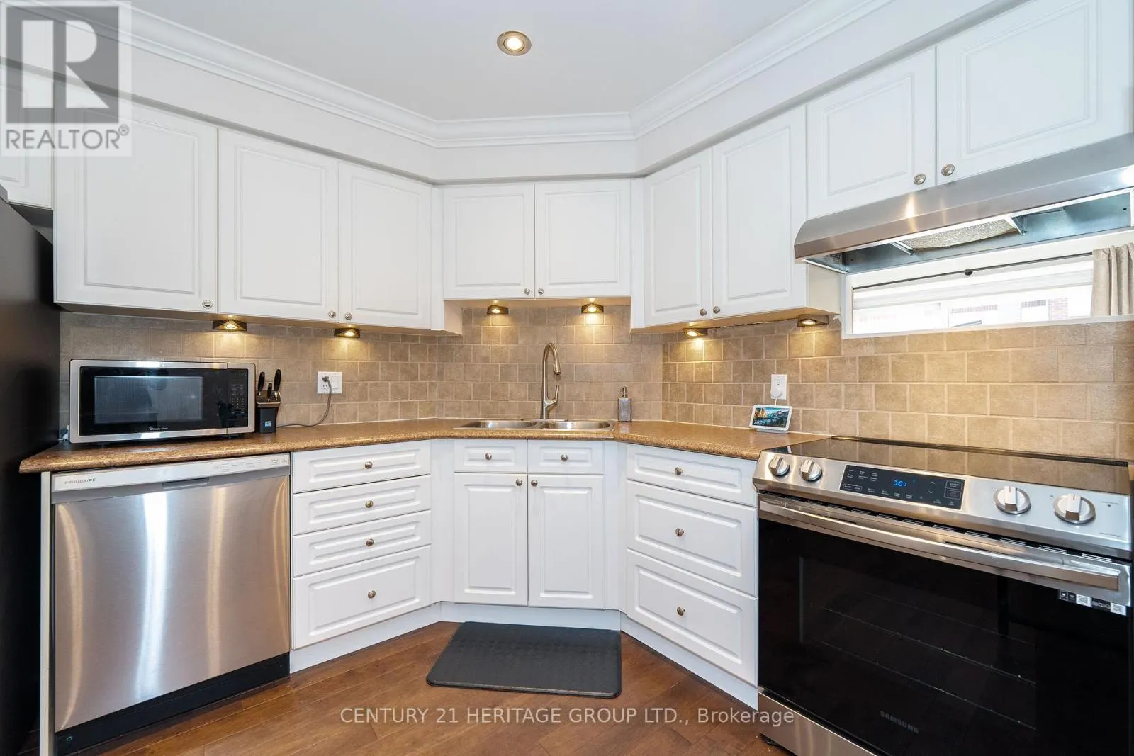 500 - 1400 THE ESPLANADE ROAD N