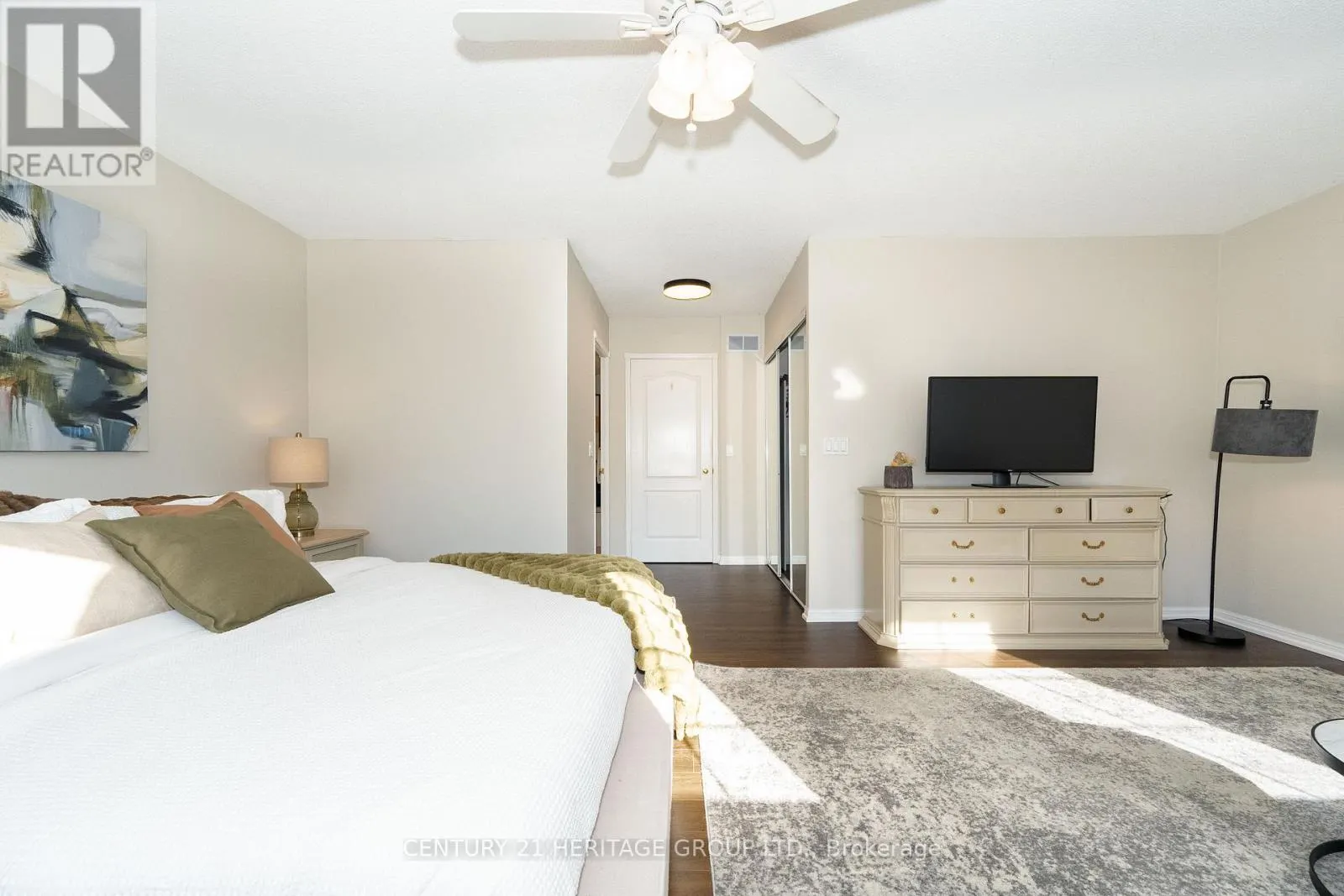 500 - 1400 THE ESPLANADE ROAD N