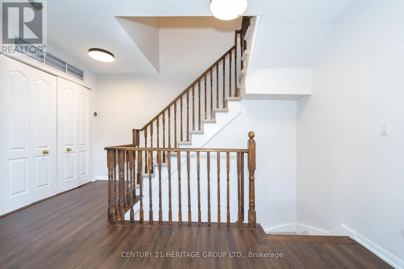 500 - 1400 THE ESPLANADE ROAD N