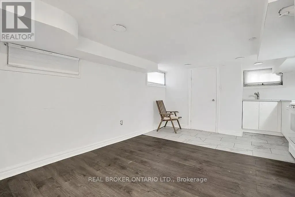 BSMT - 210 MARY STREET N