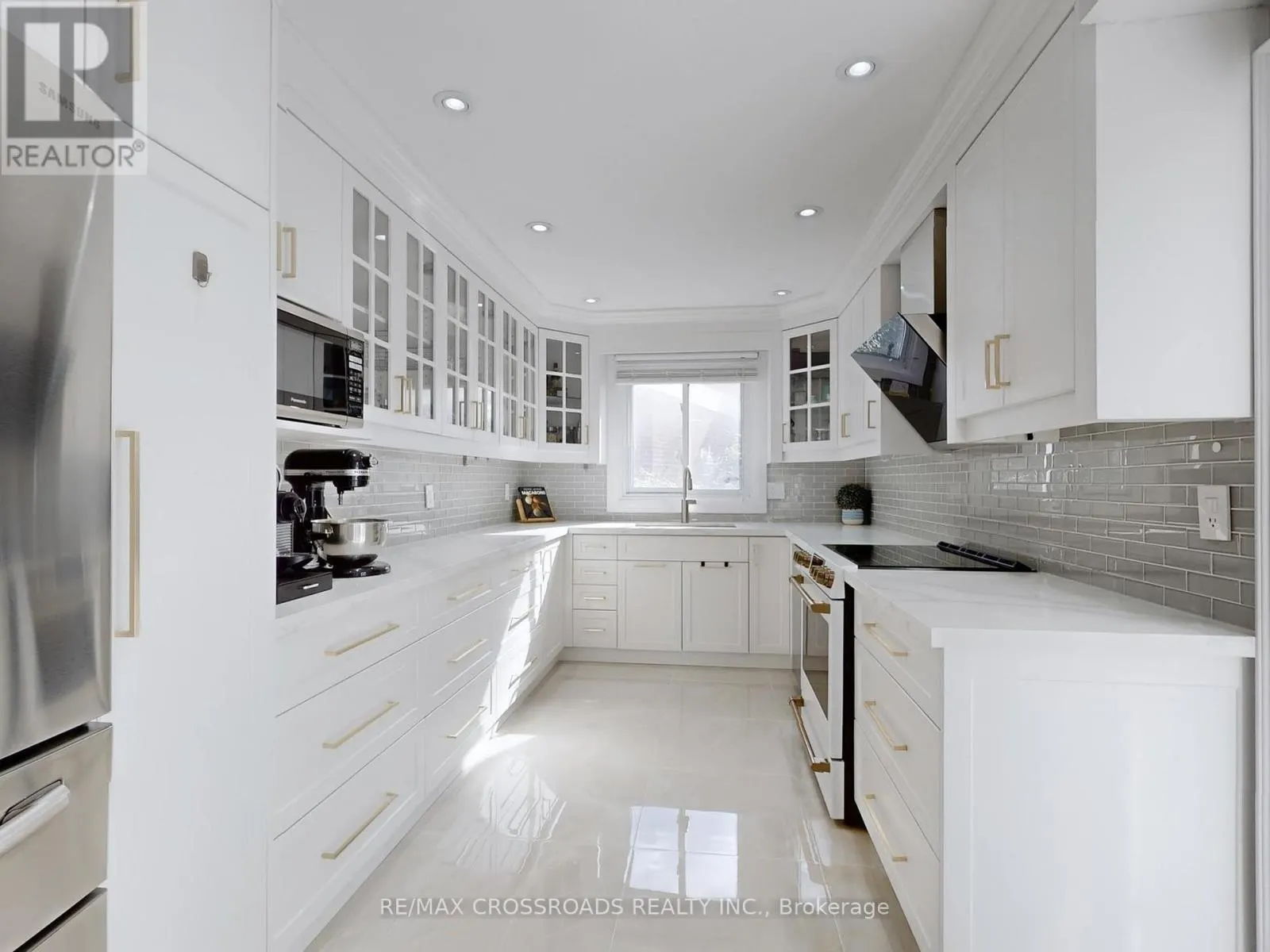 49 KING LOUIS CRESCENT