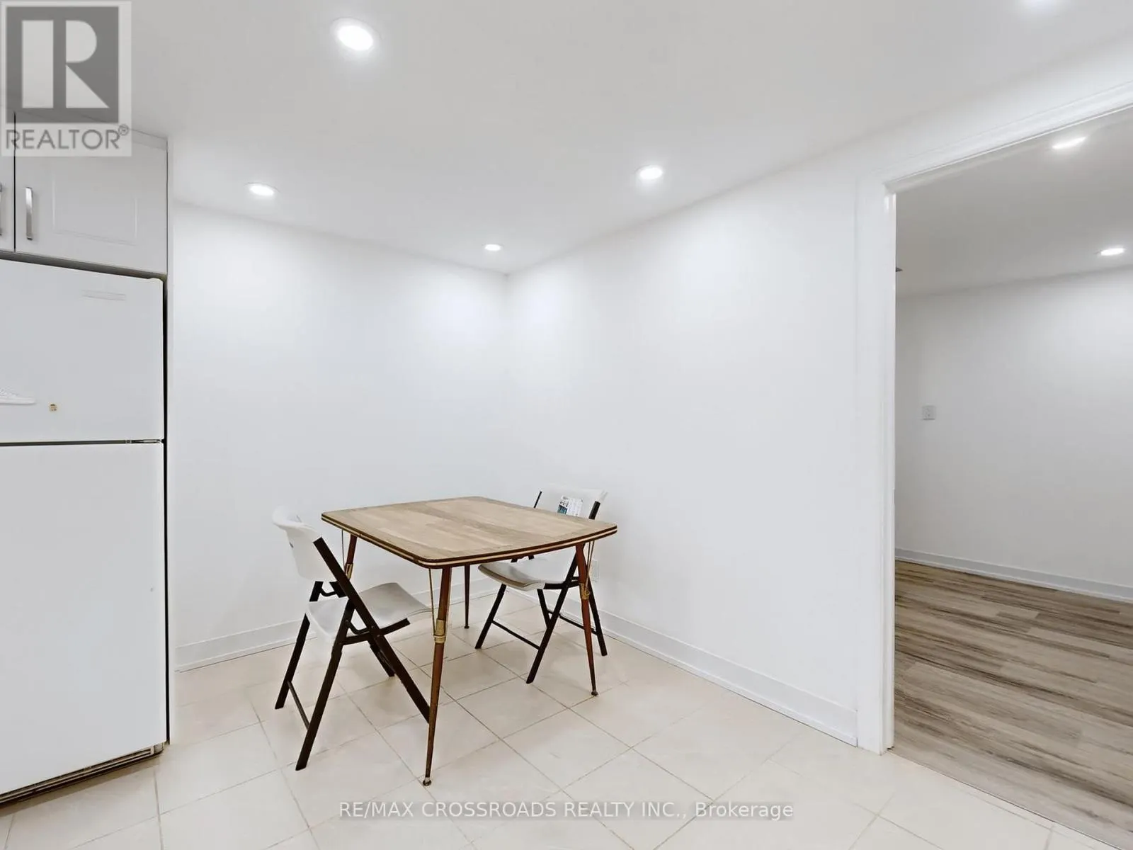 49 KING LOUIS CRESCENT