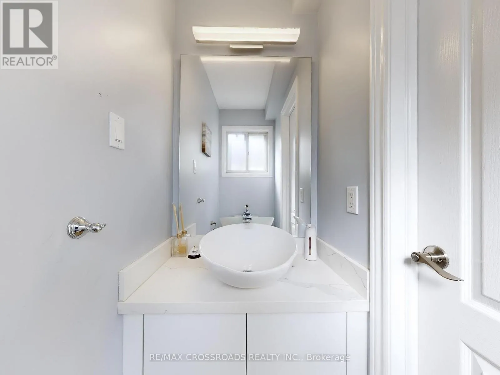 49 KING LOUIS CRESCENT