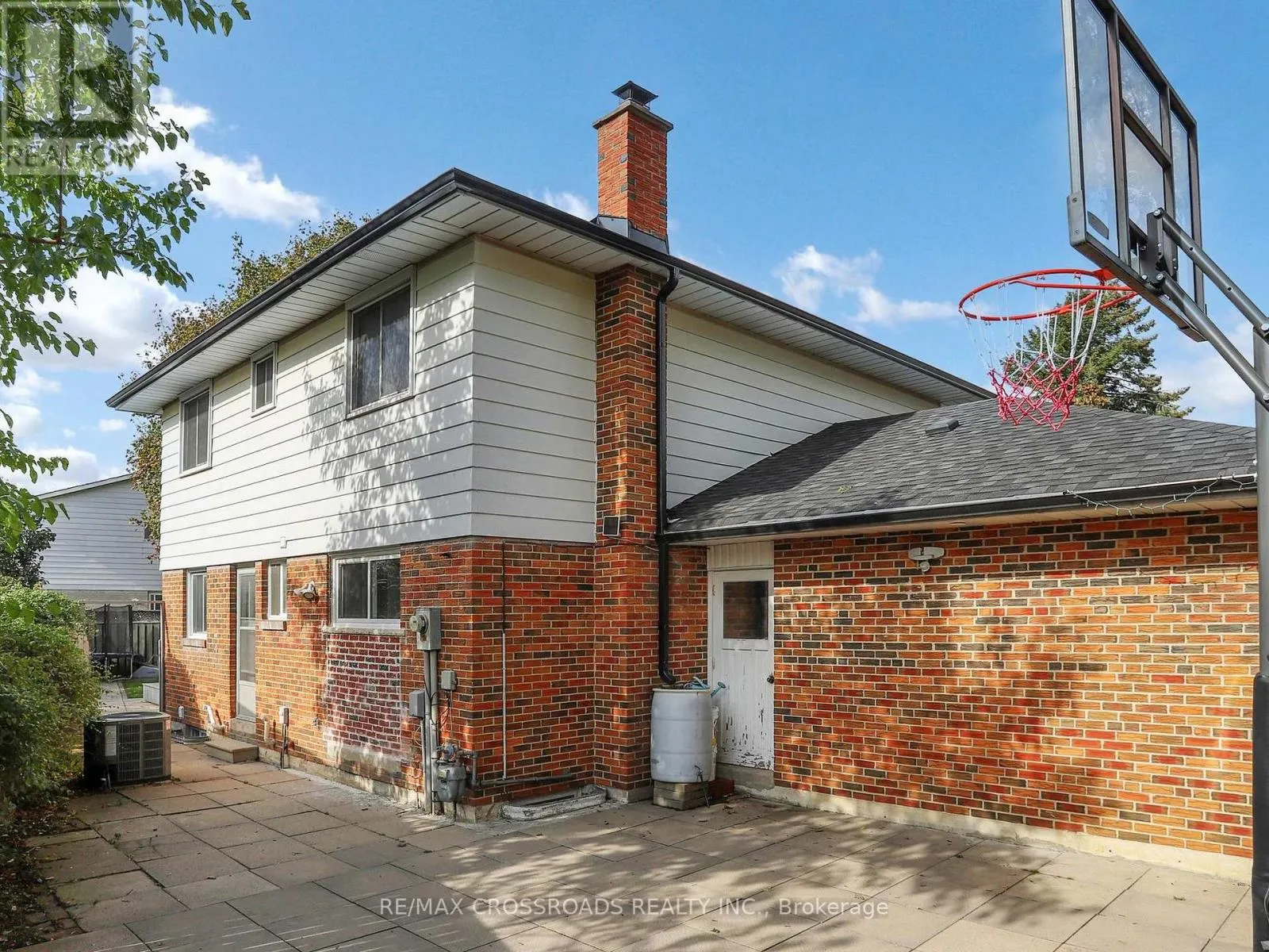 49 KING LOUIS CRESCENT