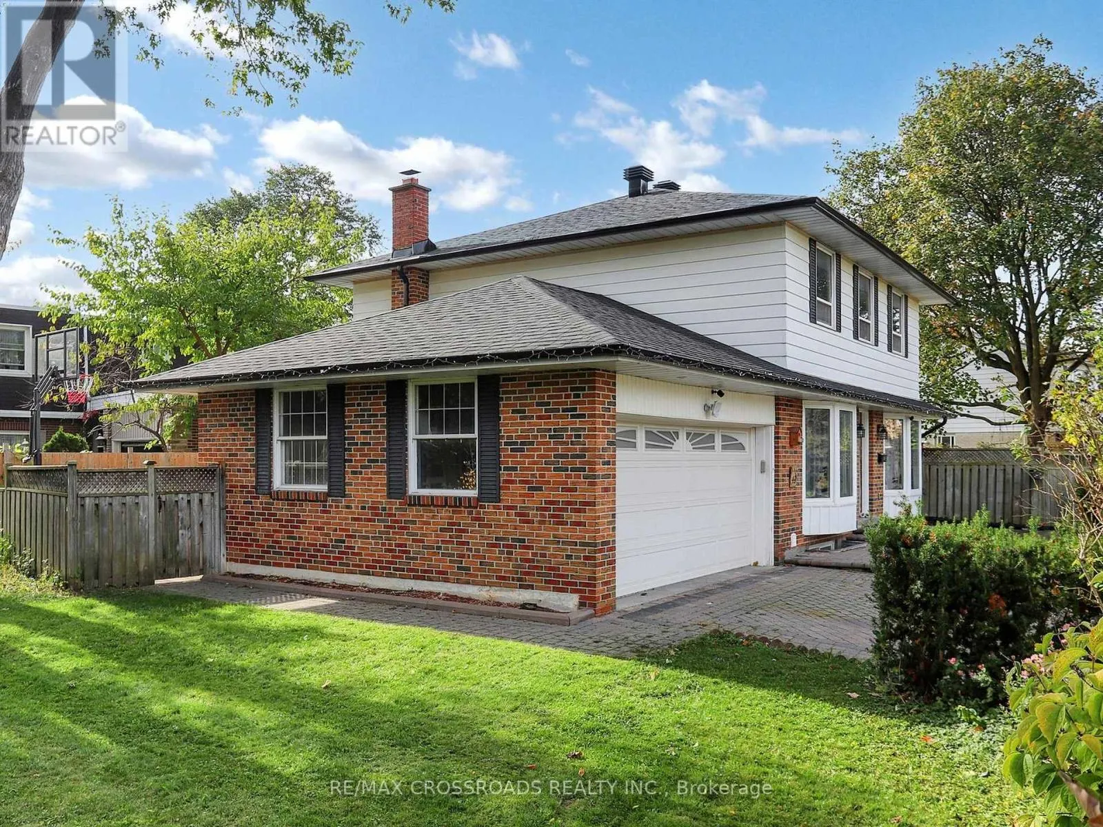 49 KING LOUIS CRESCENT