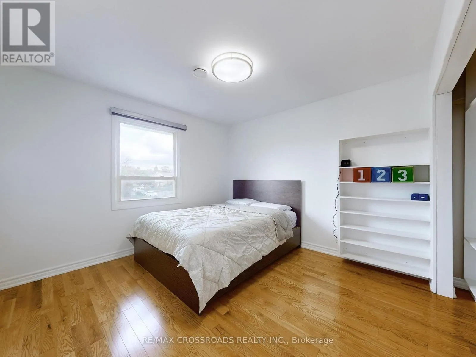 49 KING LOUIS CRESCENT