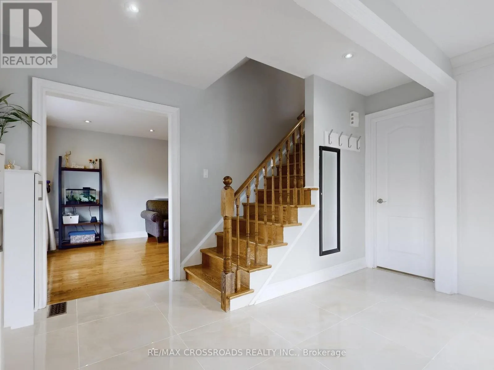 49 KING LOUIS CRESCENT