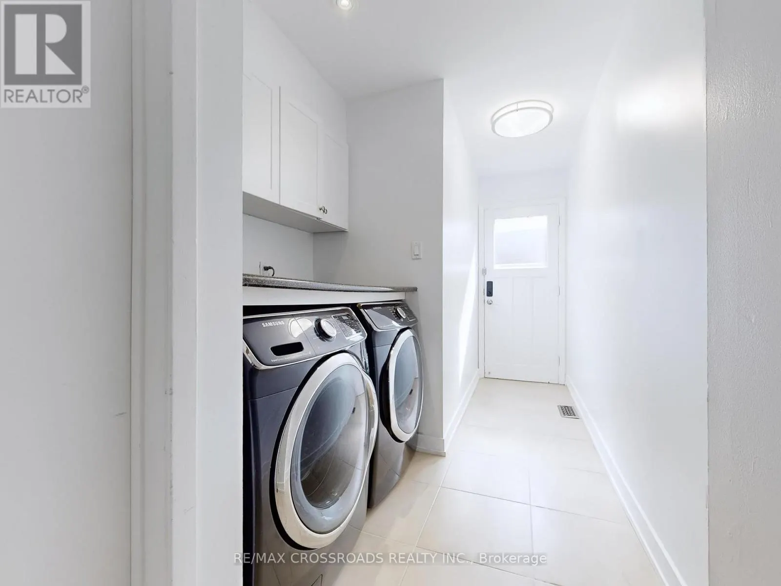 49 KING LOUIS CRESCENT