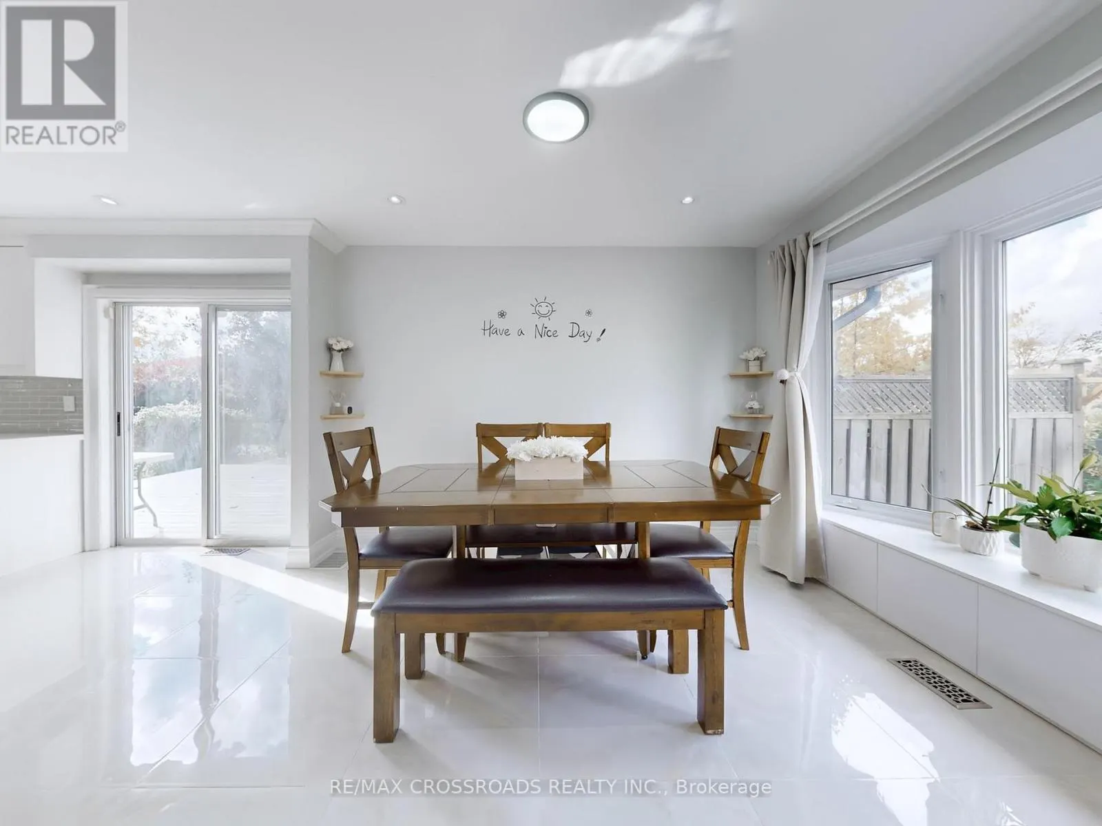 49 KING LOUIS CRESCENT