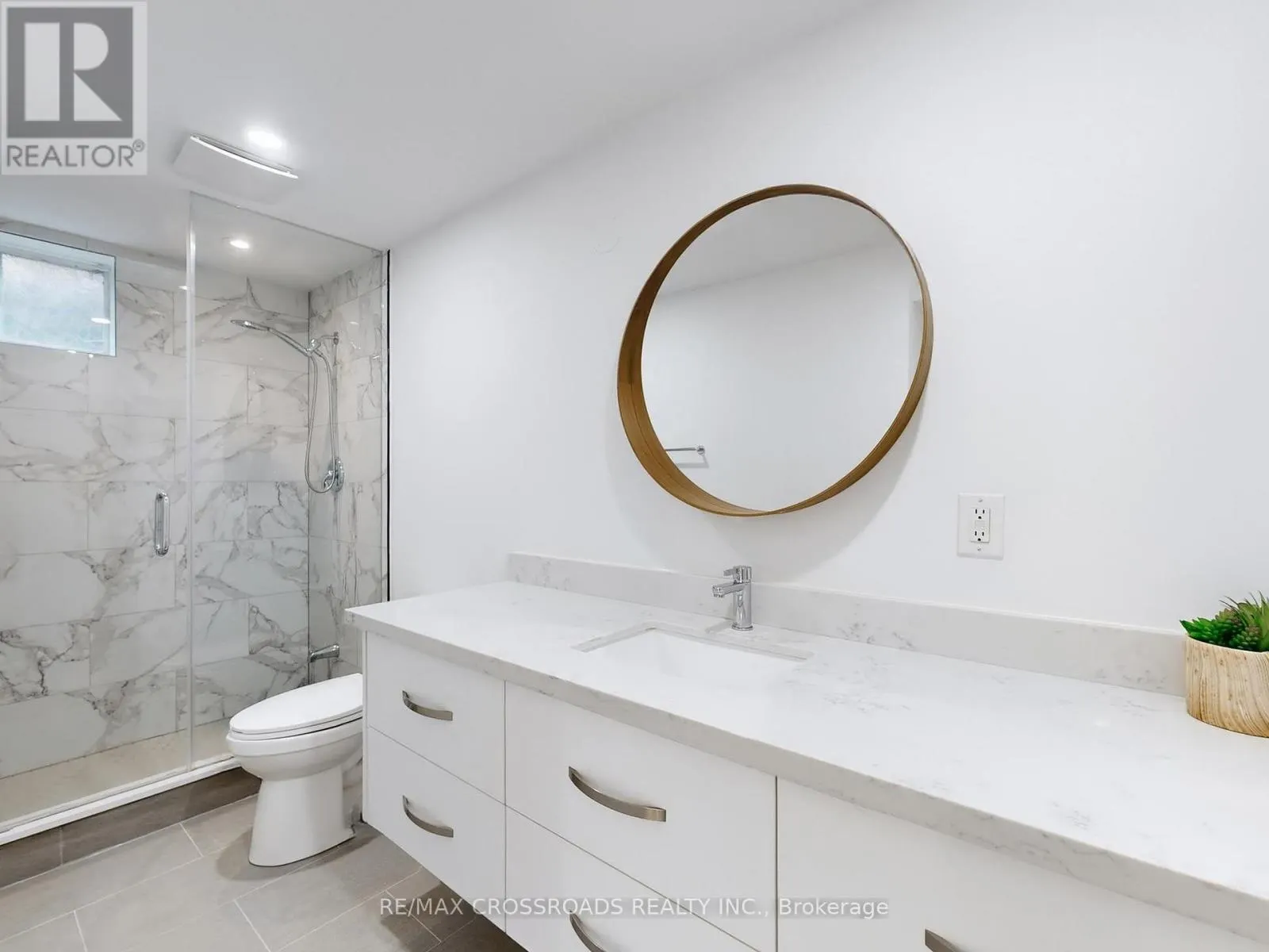 49 KING LOUIS CRESCENT