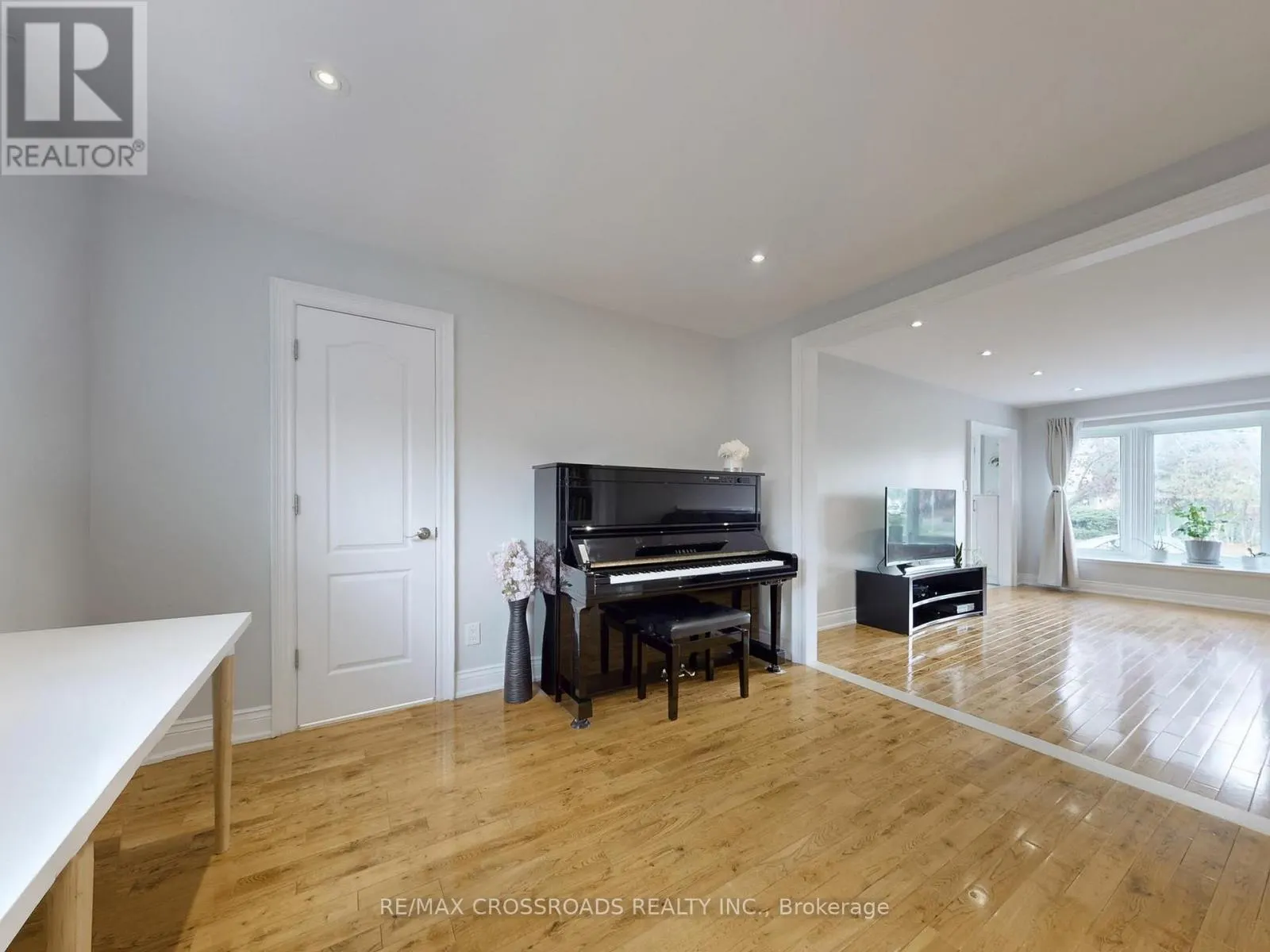 49 KING LOUIS CRESCENT