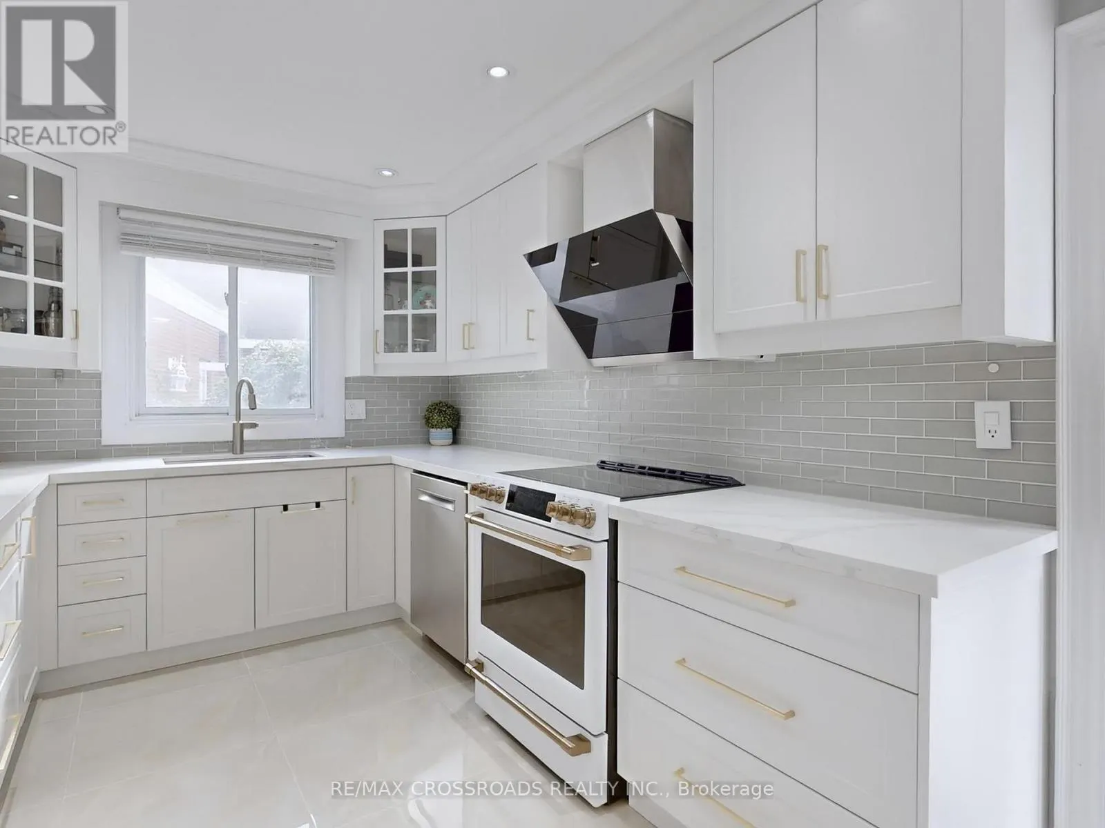 49 KING LOUIS CRESCENT