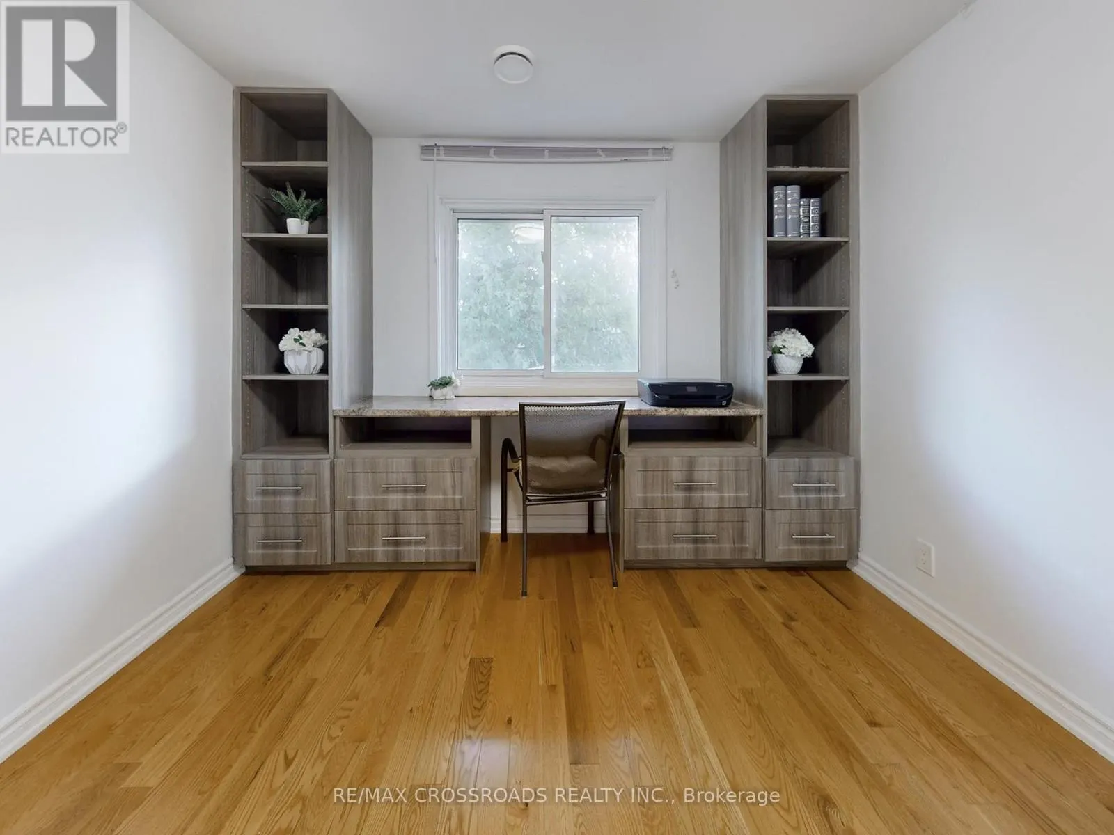 49 KING LOUIS CRESCENT