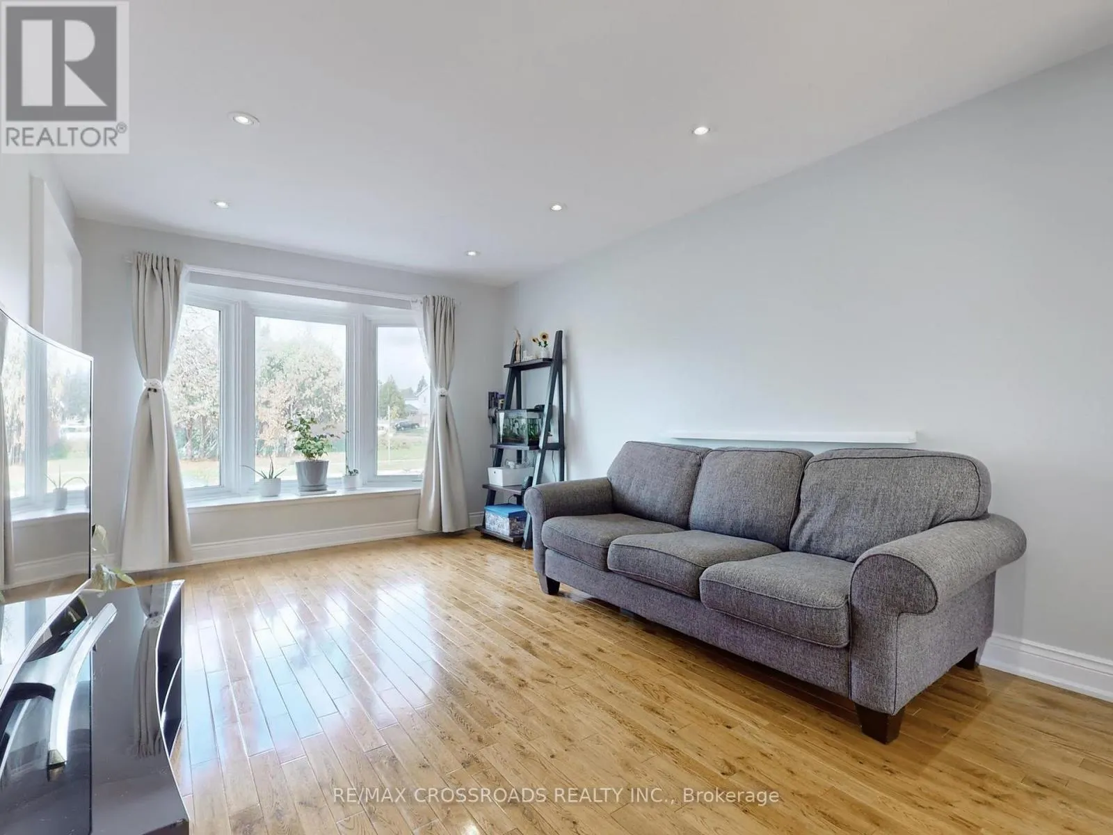 49 KING LOUIS CRESCENT