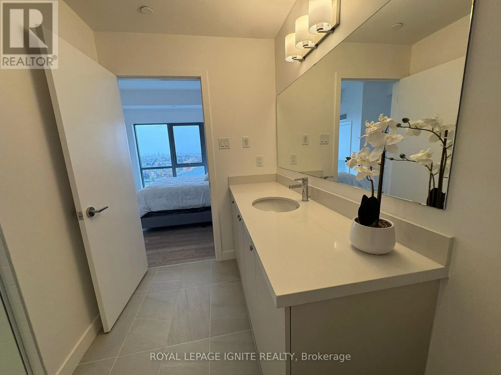 1103 - 55 CLARINGTON BOULEVARD