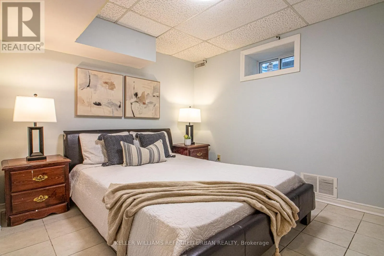 63 HOLMBUSH CRESCENT