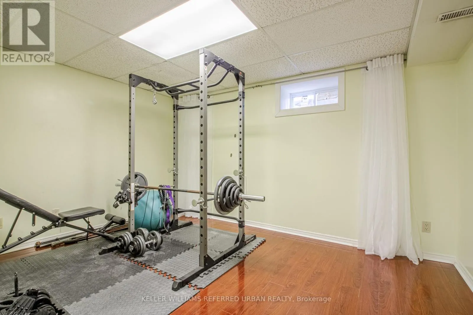 63 HOLMBUSH CRESCENT