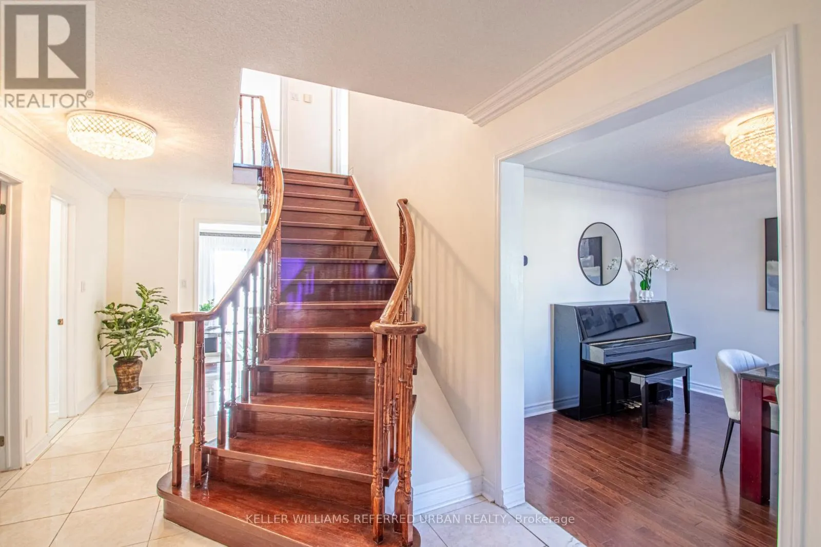 63 HOLMBUSH CRESCENT