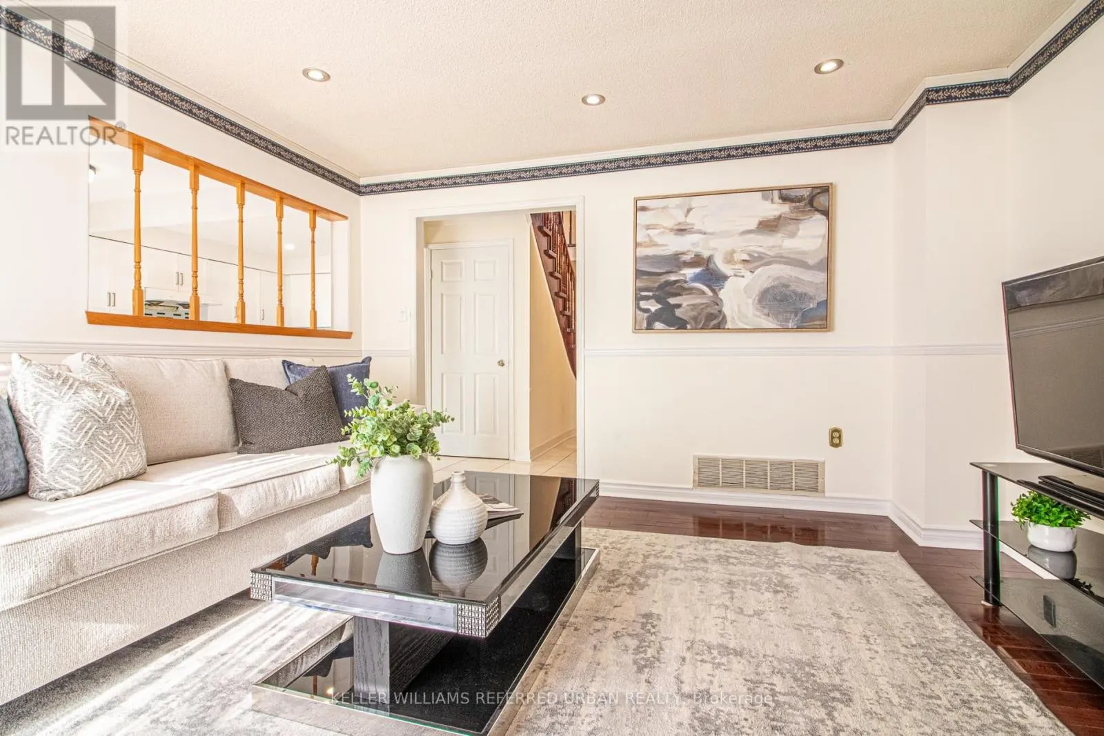 63 HOLMBUSH CRESCENT