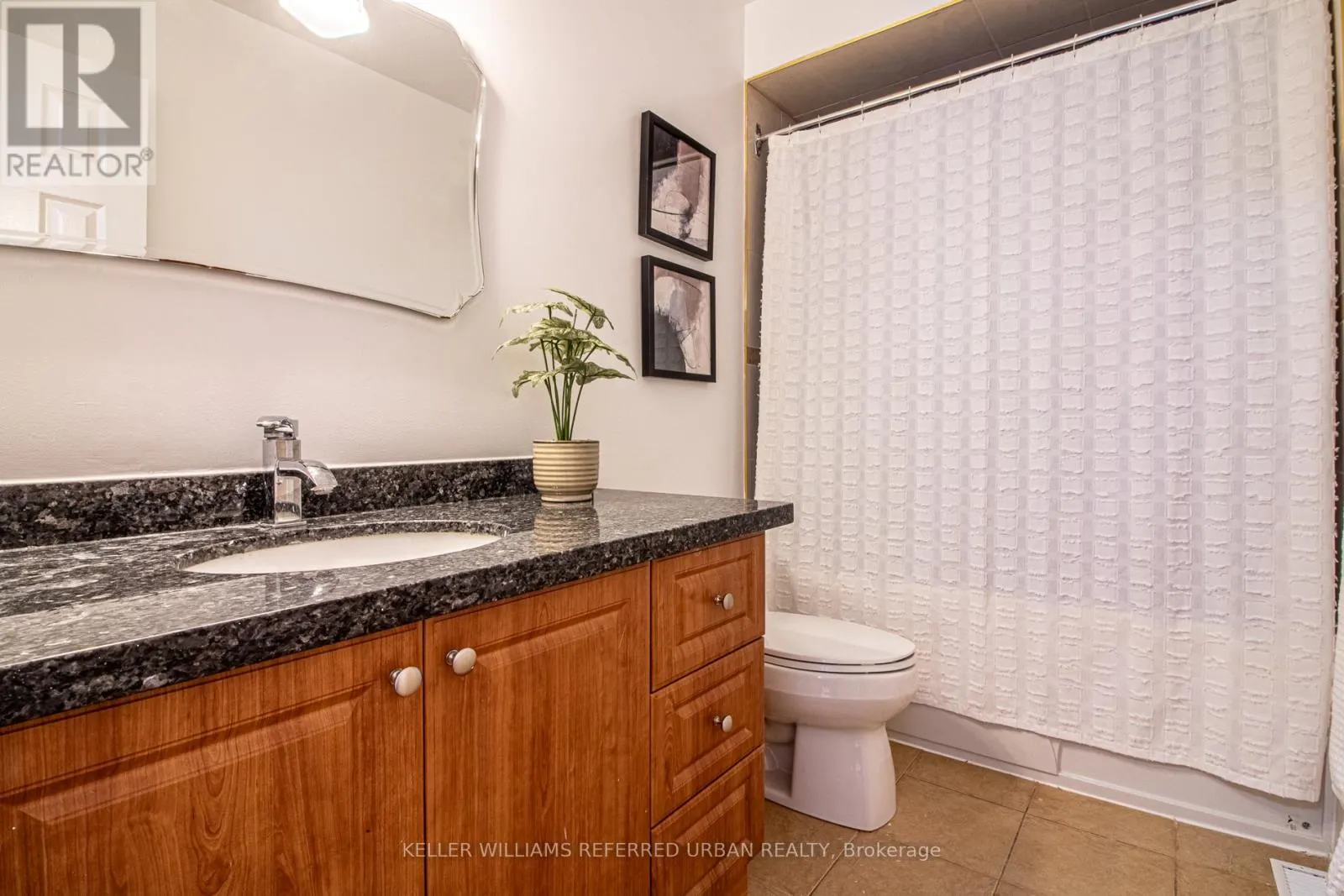 63 HOLMBUSH CRESCENT