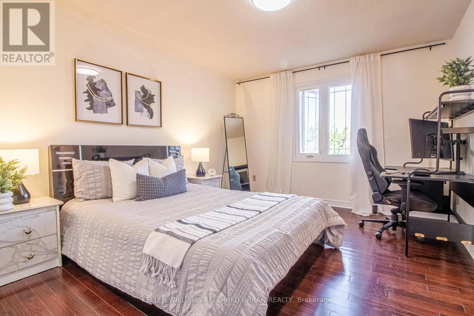 63 HOLMBUSH CRESCENT