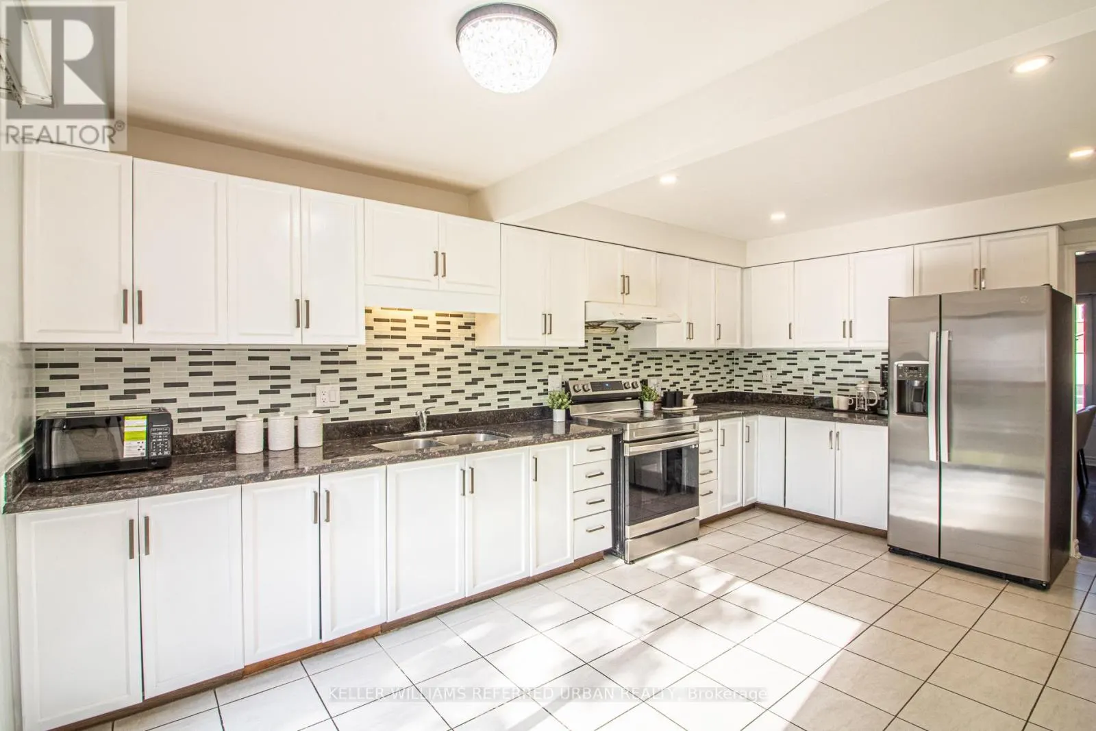 63 HOLMBUSH CRESCENT