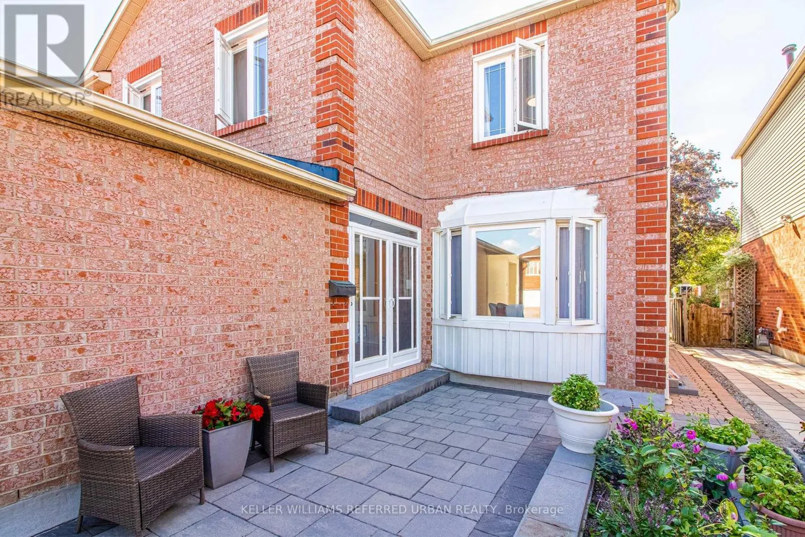 63 HOLMBUSH CRESCENT