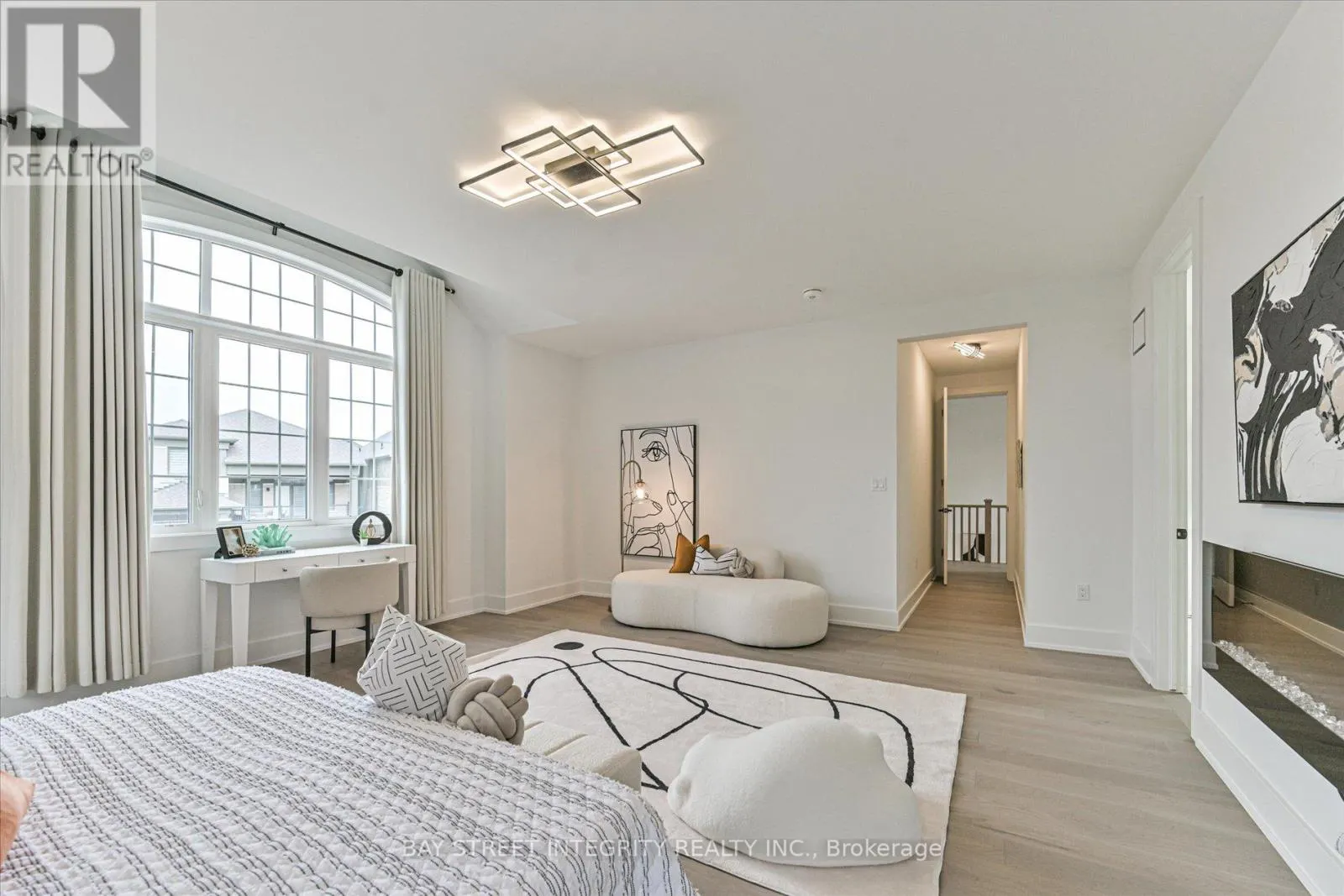 1553 HONEY LOCUST PLACE