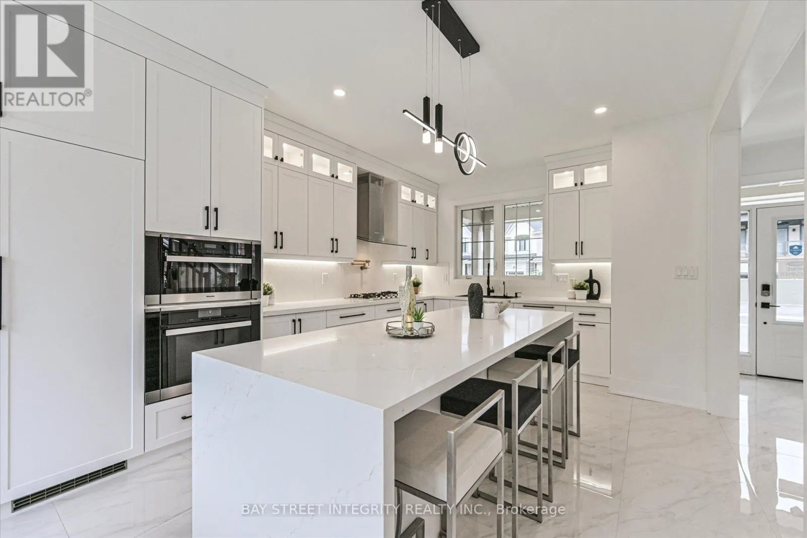 1553 HONEY LOCUST PLACE