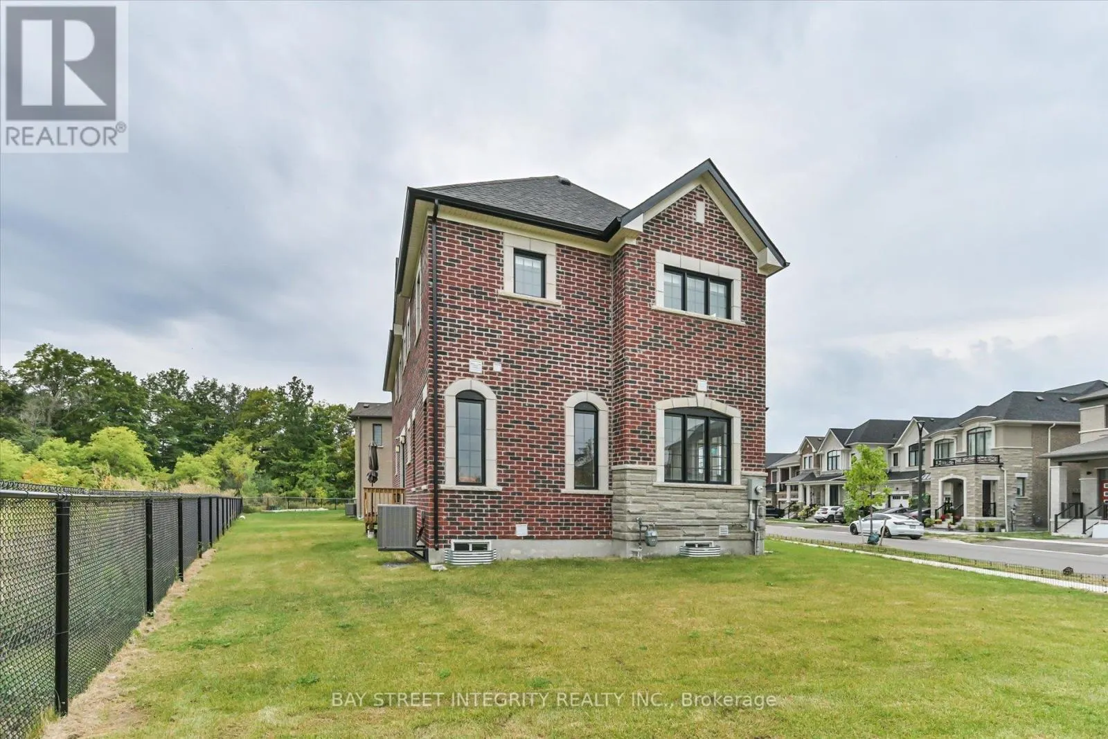 1553 HONEY LOCUST PLACE