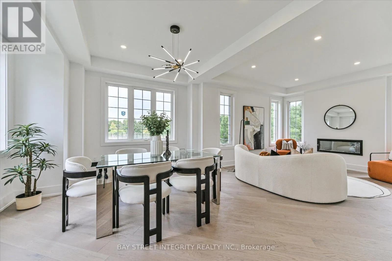 1553 HONEY LOCUST PLACE