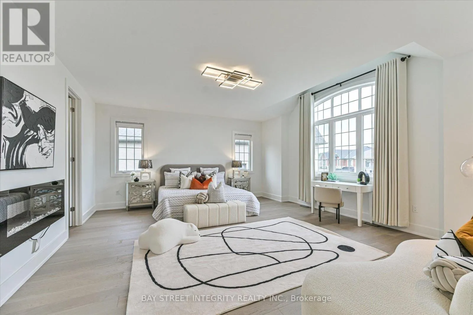 1553 HONEY LOCUST PLACE