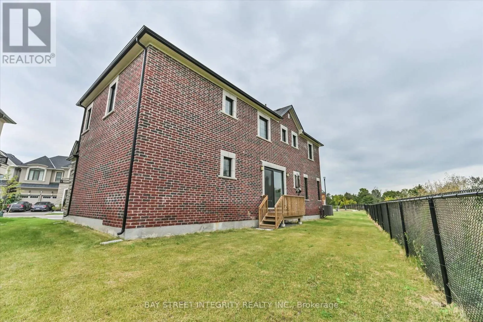 1553 HONEY LOCUST PLACE