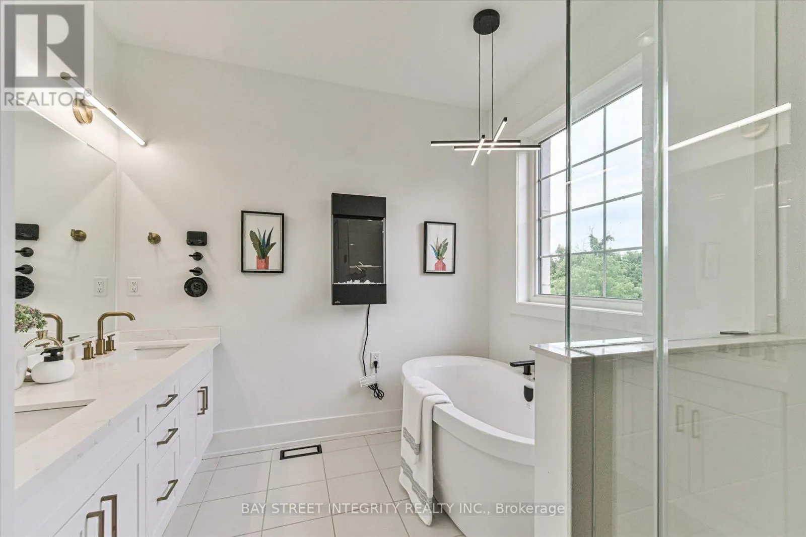 1553 HONEY LOCUST PLACE