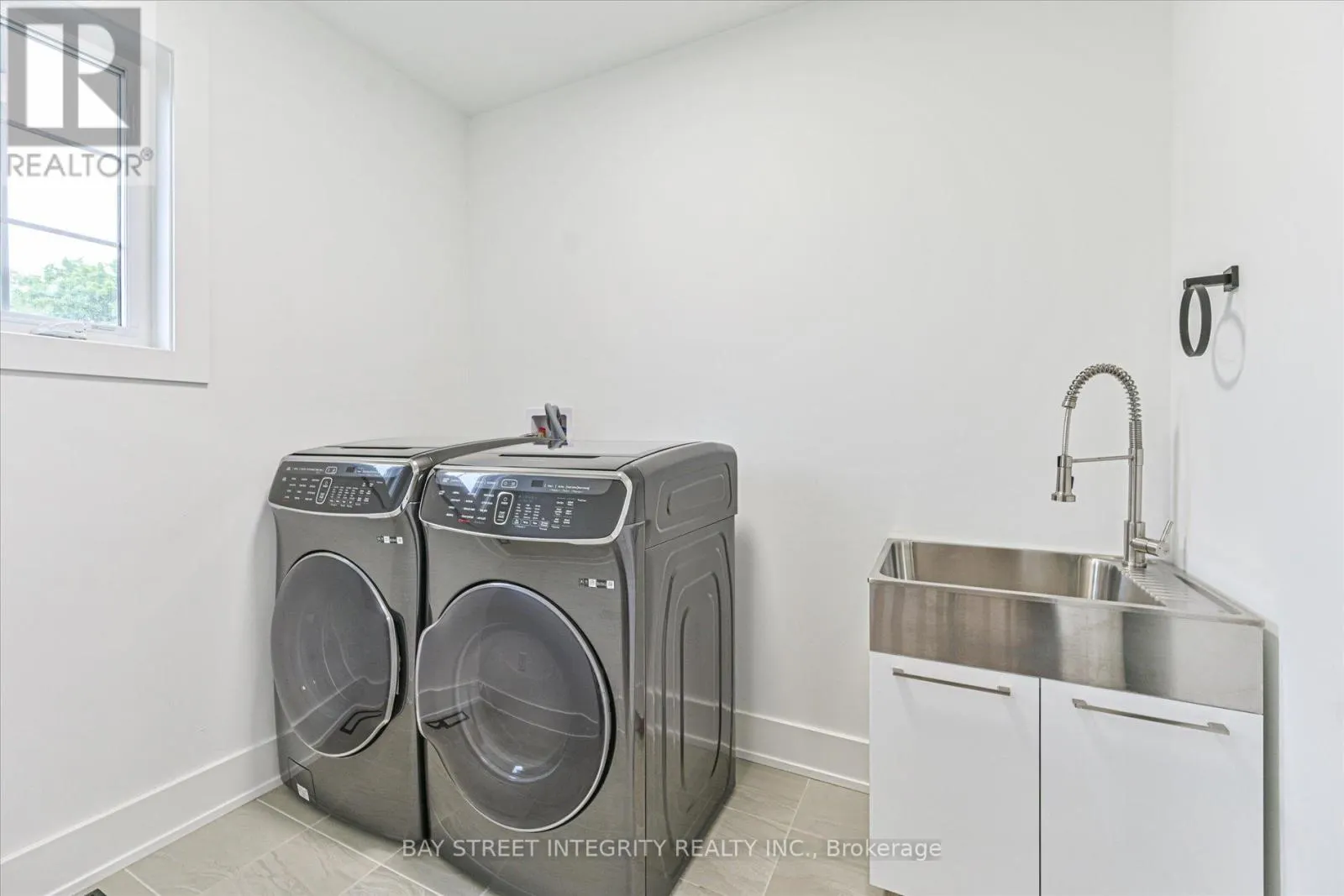 1553 HONEY LOCUST PLACE