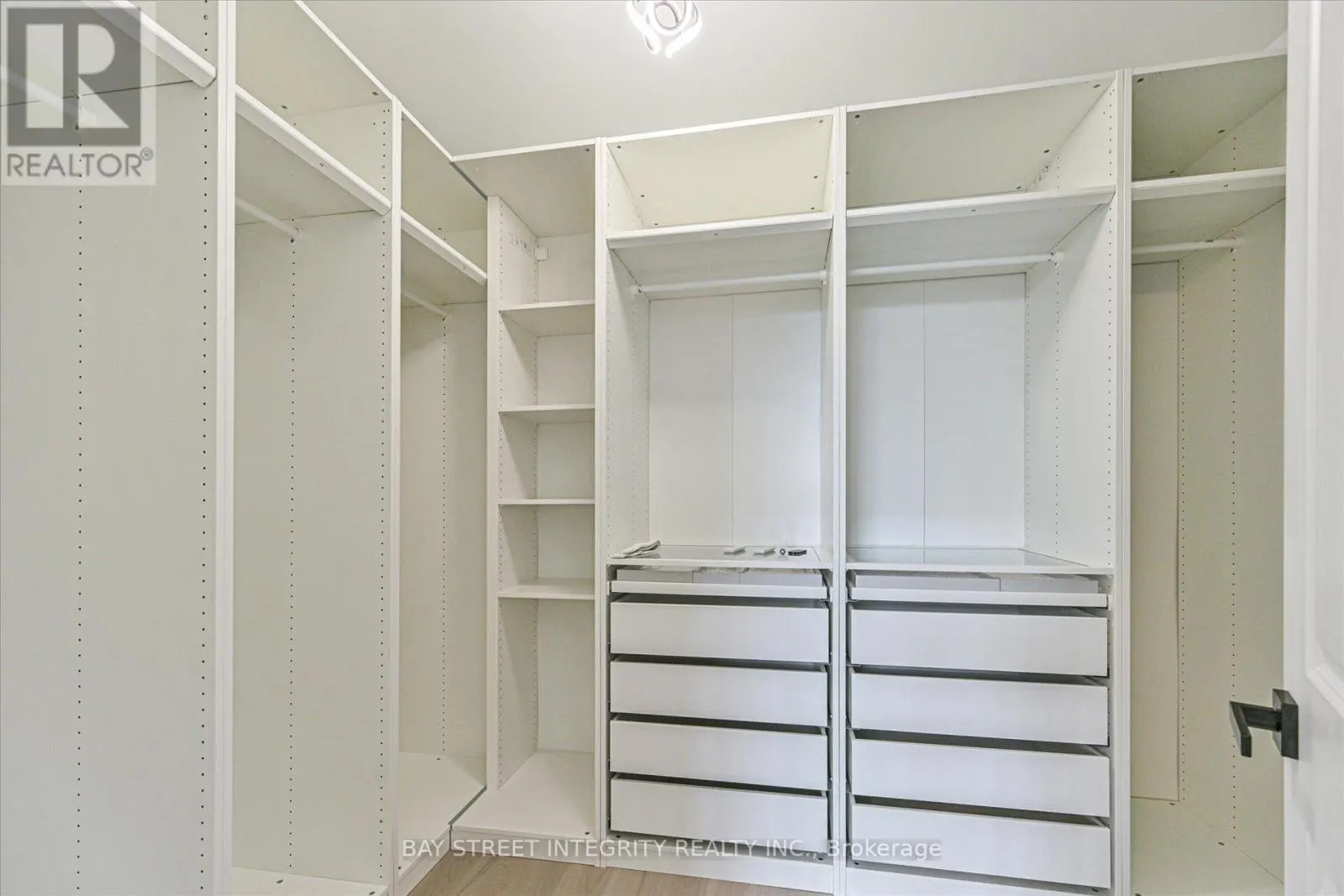 1553 HONEY LOCUST PLACE