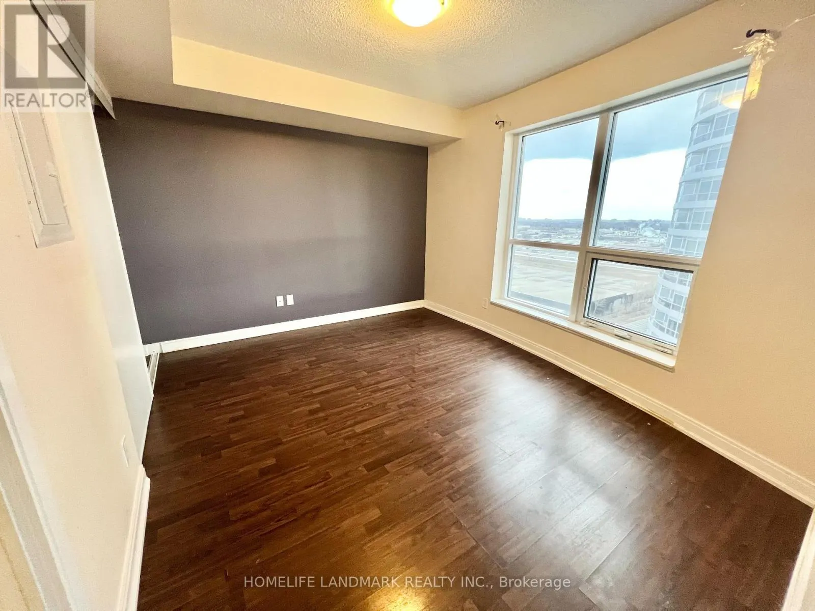 1714 - 181 VILLAGE GREEN SQUARE