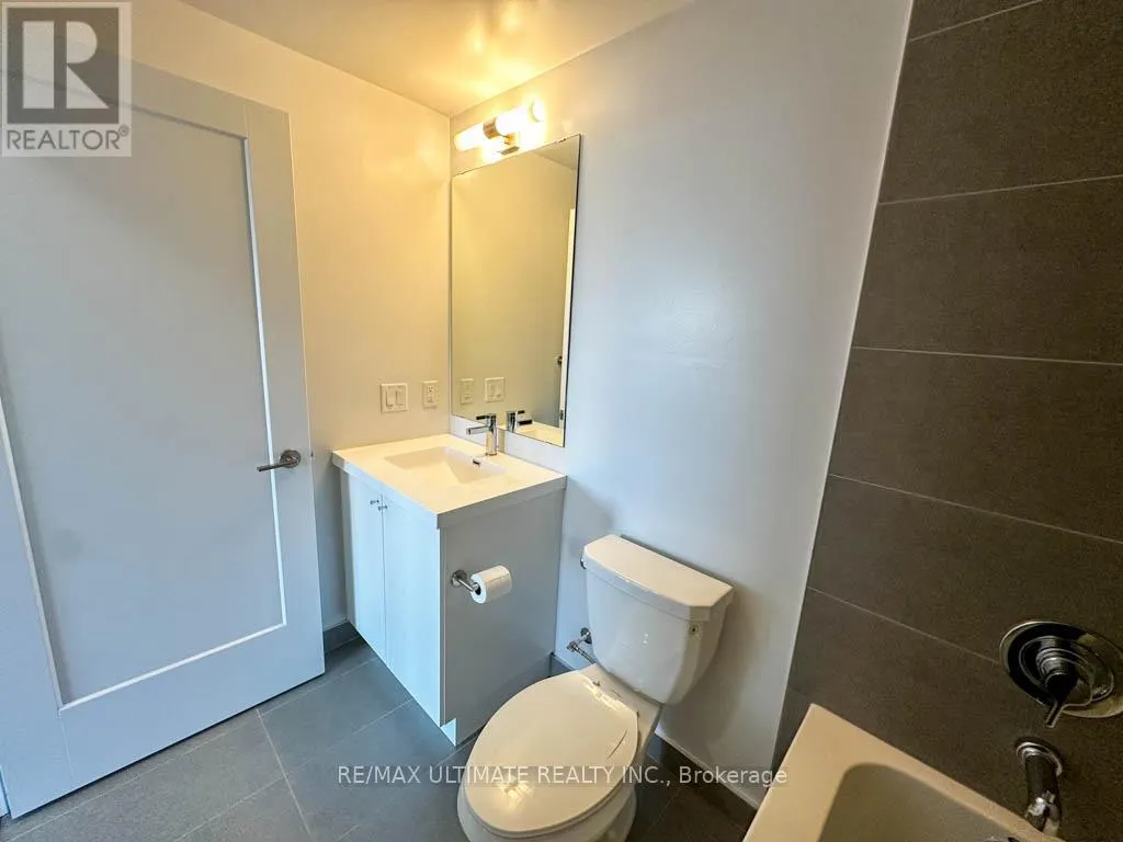 2104 - 2550 SIMCOE STREET N