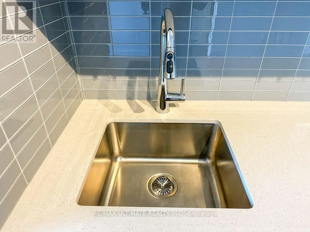 2104 - 2550 SIMCOE STREET N