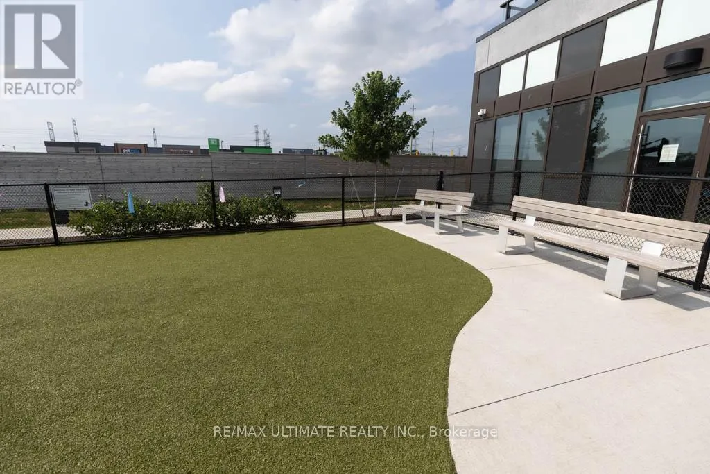 2104 - 2550 SIMCOE STREET N